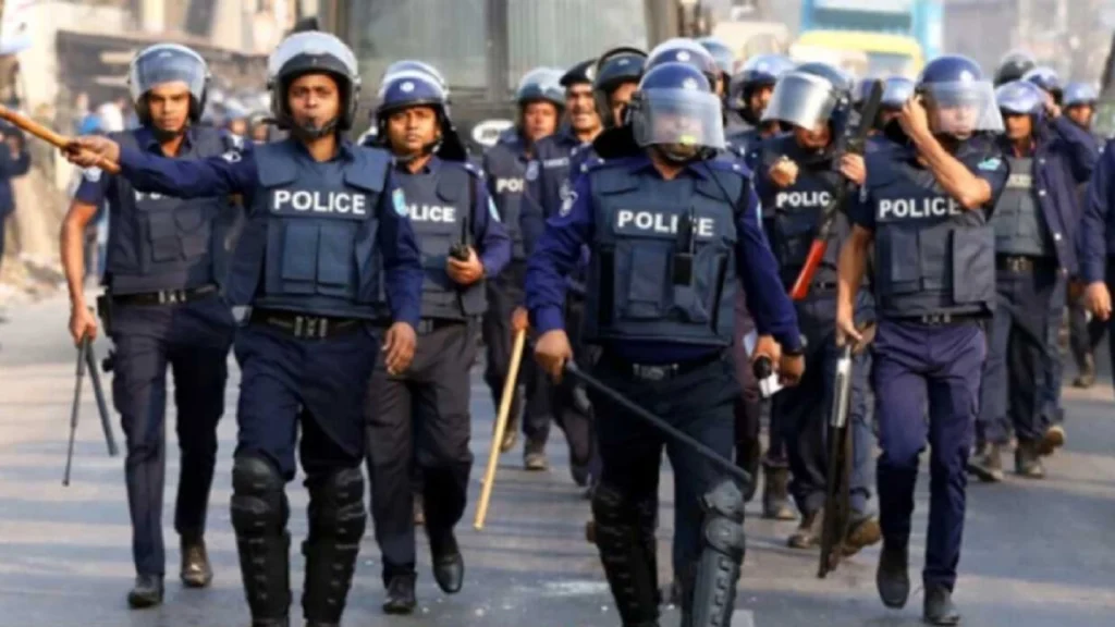 শেখ হাসিনার মানবতাবিরোধী মামলার রায় ঘিরে উত্তেজনা, মাঠে নামছে আইনশৃঙ্খলা বাহিনী শেখ হাসিনার মানবতাবিরোধী মামলার রায় ঘিরে উত্তেজনা, মাঠে নামছে আইনশৃঙ্খলা বাহিনী