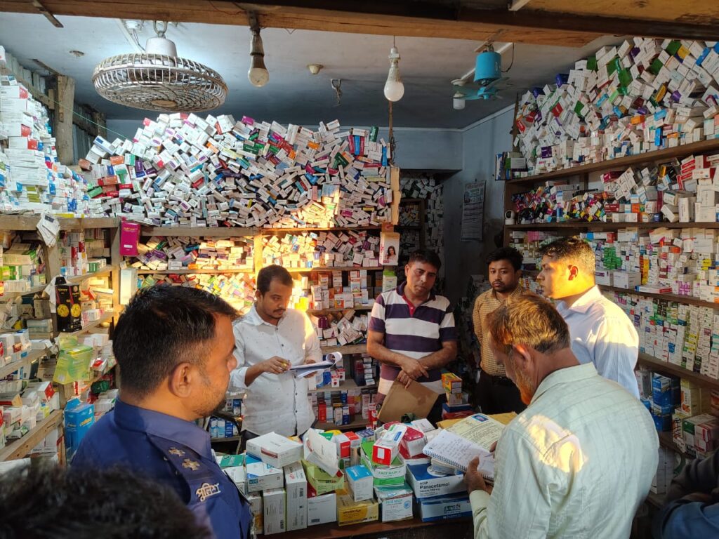 ‎কুতুবদিয়ায় দুই ফার্মেসিকে ৩০ হাজার টাকা জরিমানা