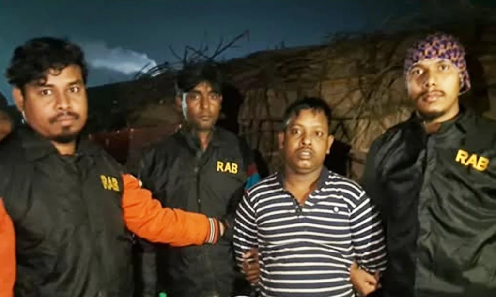 ওসমান হাদিকে হত্যাচেষ্টায় সন্দেহভাজন ফয়সালের সহযোগী কবির গ্রেপ্তার ওসমান হাদিকে হত্যাচেষ্টায় সন্দেহভাজন ফয়সালের সহযোগী কবির গ্রেপ্তার