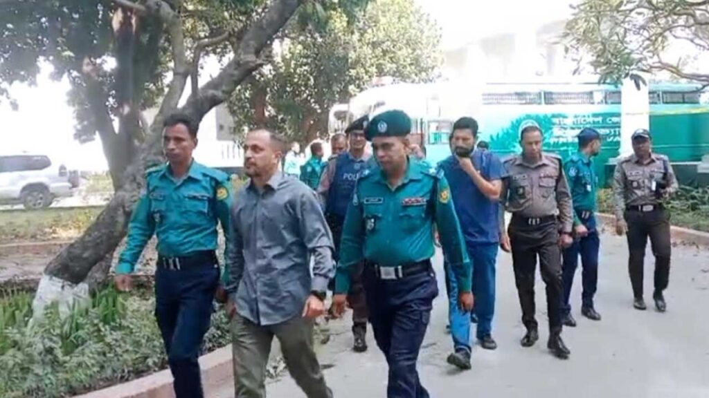 কড়া নিরাপত্তায় দুই বিজিবি কর্মকর্তাকে ট্রাইব্যুনালে হাজির