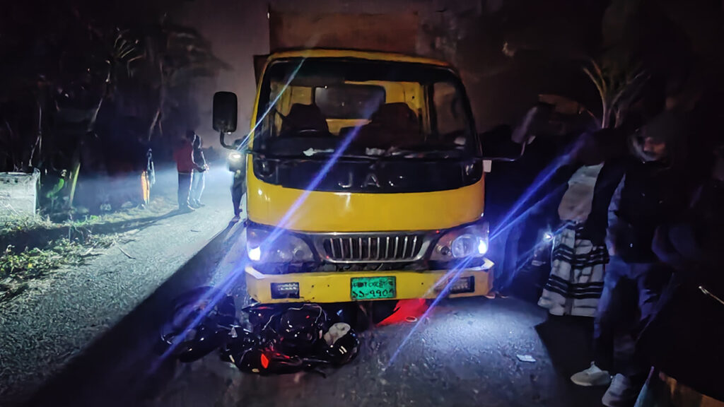 কুষ্টিয়ায় পিকআপচাপায় ২ কলেজছাত্র নিহত কুষ্টিয়ায় পিকআপচাপায় ২ কলেজছাত্র নিহত