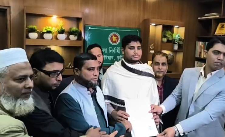 মনোনয়নপত্র জমা দিলেন হাসনাত আবদুল্লাহ মনোনয়নপত্র জমা দিলেন হাসনাত আবদুল্লাহ