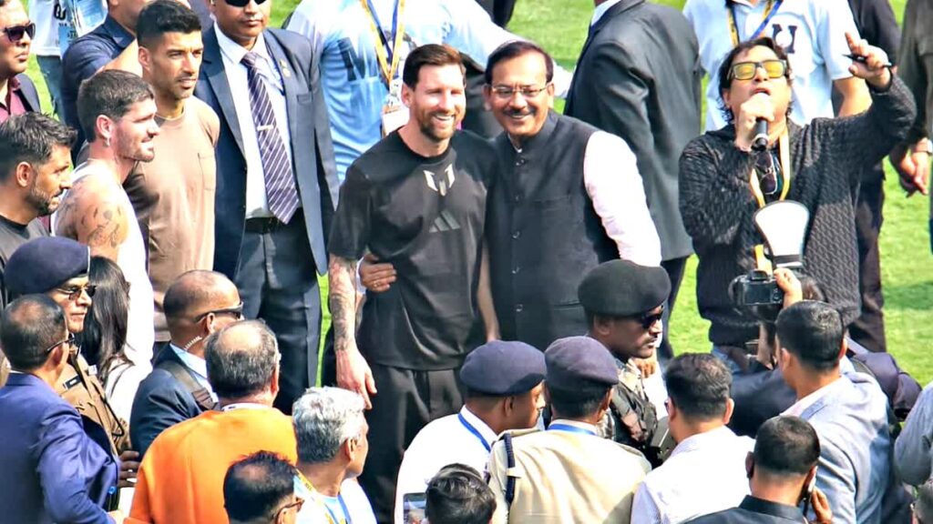 মেসির অনুষ্ঠানে বিশৃঙ্খলার ঘটনায় পদত্যাগ করলেন পশ্চিমবঙ্গের ক্রীড়ামন্ত্রী