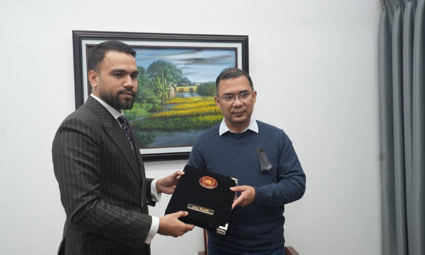 খালেদা জিয়ার মৃত্যুতে প্রধান উপদেষ্টার শোকবার্তা তারেক রহমানের কাছে হস্তান্তর খালেদা জিয়ার মৃত্যুতে প্রধান উপদেষ্টার শোকবার্তা তারেক রহমানের কাছে হস্তান্তর