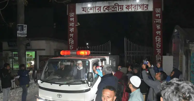 জেলগেটে স্ত্রী ও শিশু সন্তানকে শেষ বিদায় জানালেন ছাত্রলীগ নেতা সাদ্দাম জেলগেটে স্ত্রী ও শিশু সন্তানকে শেষ বিদায় জানালেন ছাত্রলীগ নেতা সাদ্দাম