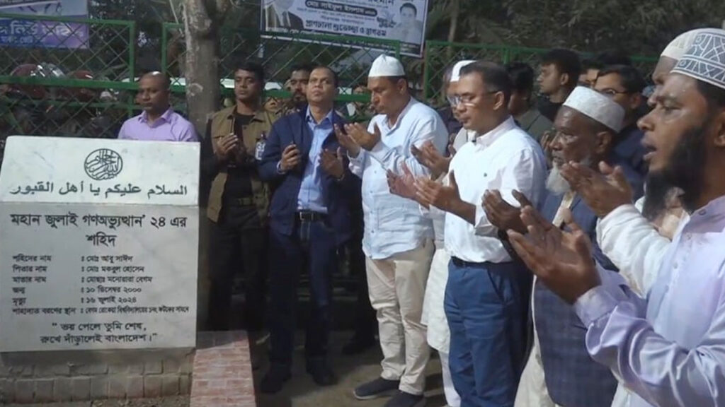 রংপুরে শহীদ আবু সাঈদের কবর জিয়ারত করলেন তারেক রহমান