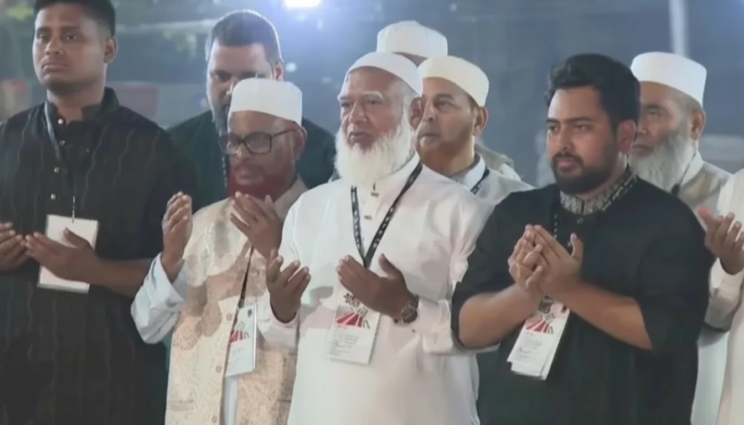 আজিমপুরে ভাষাশহীদদের কবর জিয়ারত করলেন ডা. শফিকুর রহমান আজিমপুরে ভাষাশহীদদের কবর জিয়ারত করলেন ডা. শফিকুর রহমান