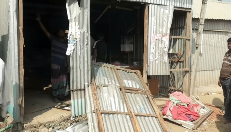 উল্লাপাড়ায় যুবদল নেতার ব্যবসায়িক প্রতিষ্ঠানে হামলা জামায়াতের দুই নেতা গ্রেপ্তার উল্লাপাড়ায় যুবদল নেতার ব্যবসায়িক প্রতিষ্ঠানে হামলা জামায়াতের দুই নেতা গ্রেপ্তার