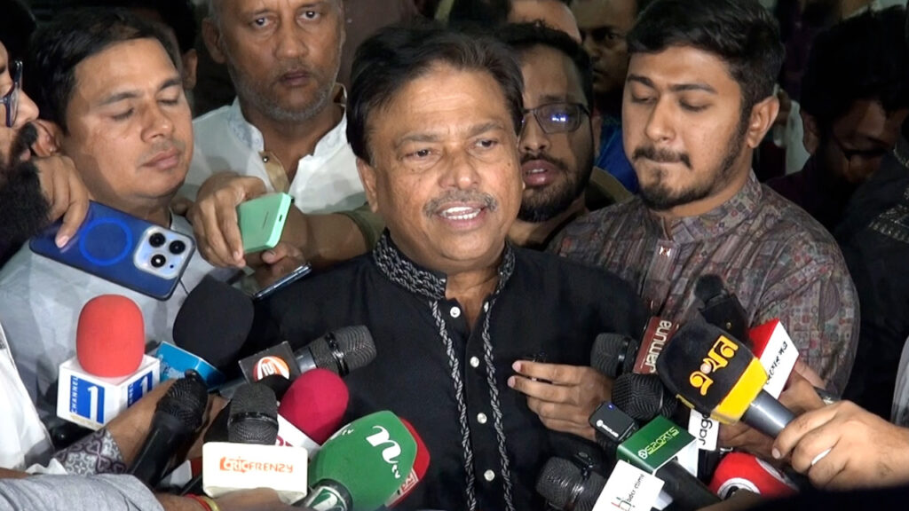 গণমাধ্যমের সঙ্গে সম্পর্কের বরফ গলাতে চান ফারুক আহমেদ গণমাধ্যমের সঙ্গে সম্পর্কের বরফ গলাতে চান ফারুক আহমেদ