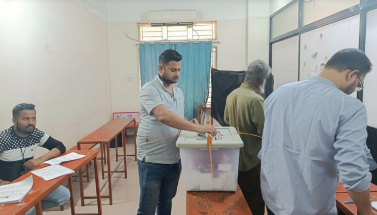 ত্রয়োদশ জাতীয় সংসদ নির্বাচন: সারাদেশে ভোটগ্রহণ চলছে, কাকলি কেন্দ্রে ভোটার উপস্থিতি সন্তোষজনক ত্রয়োদশ জাতীয় সংসদ নির্বাচন: সারাদেশে ভোটগ্রহণ চলছে, কাকলি কেন্দ্রে ভোটার উপস্থিতি সন্তোষজনক