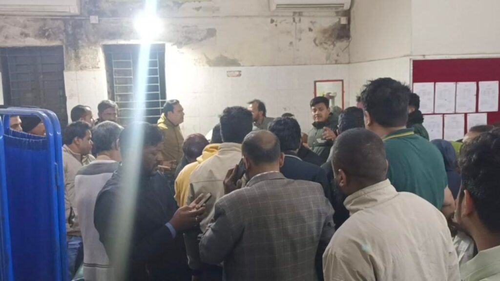 পিরোজপুরে বিএনপির সাবেক নেতার ওপর দুর্বৃত্তদের হামলা, আহত ২ পিরোজপুরে বিএনপির সাবেক নেতার ওপর দুর্বৃত্তদের হামলা, আহত ২