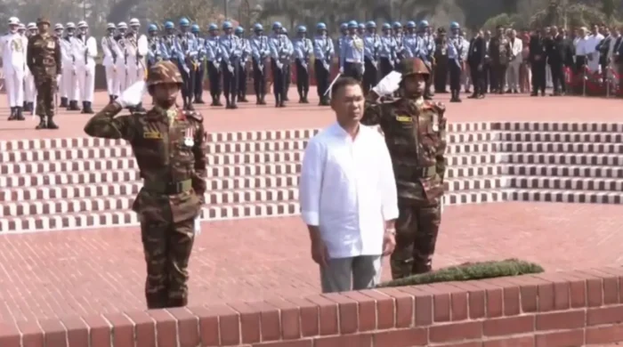 মন্ত্রিসভার সদস্যদের নিয়ে স্মৃতিসৌধে প্রধানমন্ত্রীর শ্রদ্ধা নিবেদন