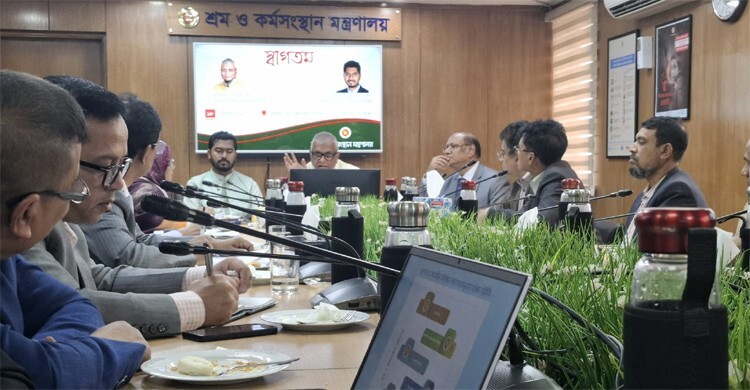 মানুষের প্রত্যাশা পূরণে টিমওয়ার্কের ওপর জোর দিলেন শ্রমমন্ত্রী মানুষের প্রত্যাশা পূরণে টিমওয়ার্কের ওপর জোর দিলেন শ্রমমন্ত্রী