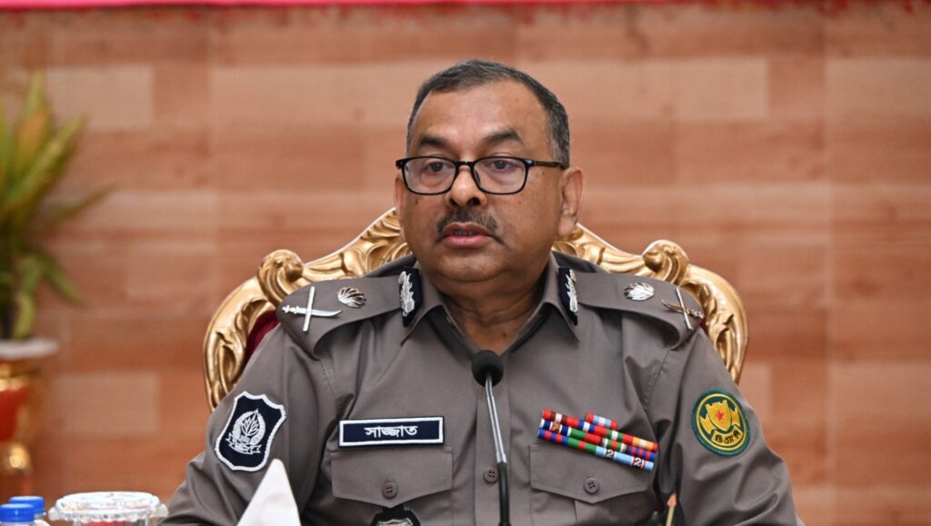 সুষ্ঠু নির্বাচন উপহার দিয়ে পুলিশ হারানো গৌরব পুনরুদ্ধার করেছে: ডিএমপি কমিশনার সুষ্ঠু নির্বাচন উপহার দিয়ে পুলিশ হারানো গৌরব পুনরুদ্ধার করেছে: ডিএমপি কমিশনার