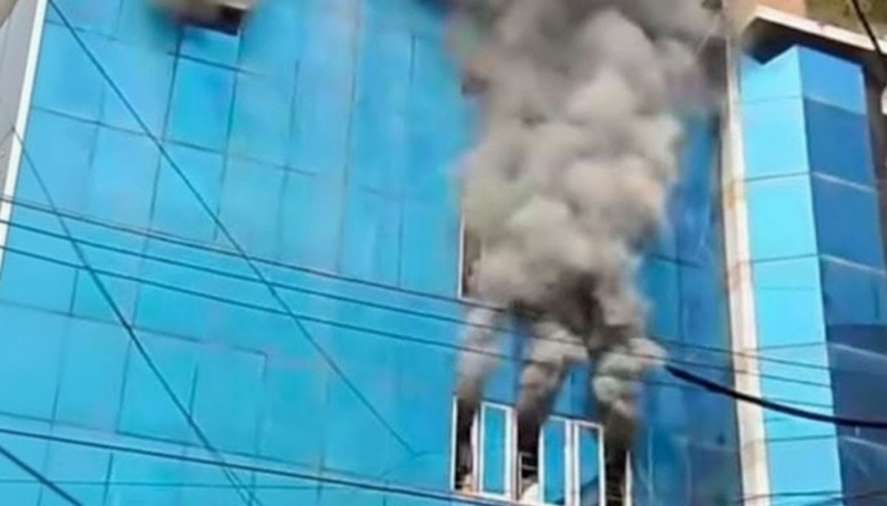 চট্টগ্রামের টেরিবাজারে বহুতল ভবনে ভয়াবহ আগুন নিহত ২, ব্যাপক ক্ষয়ক্ষতি চট্টগ্রামের টেরিবাজারে বহুতল ভবনে ভয়াবহ আগুন নিহত ২, ব্যাপক ক্ষয়ক্ষতি