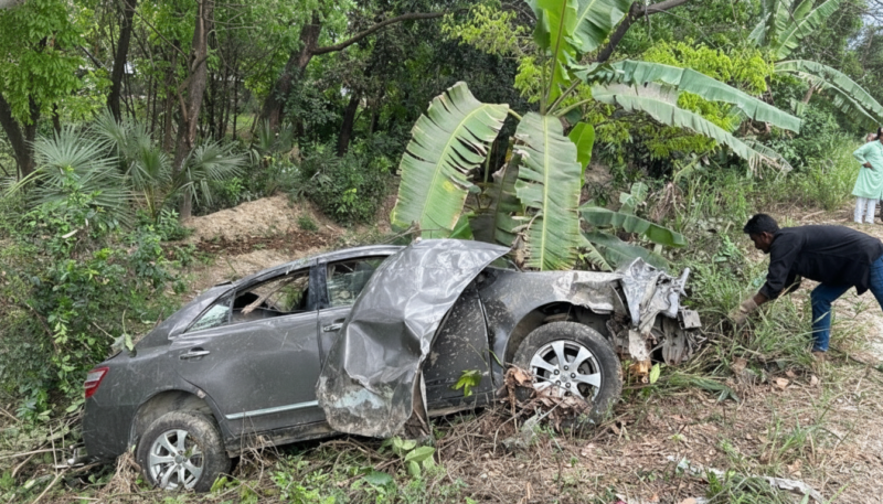 চান্দিনায় প্রাইভেট কারের চাকা বিস্ফোরিত হয়ে গাছের সঙ্গে ধাক্কা, একই পরিবারের আহত ৫ চান্দিনায় প্রাইভেট কারের চাকা বিস্ফোরিত হয়ে গাছের সঙ্গে ধাক্কা, একই পরিবারের আহত ৫