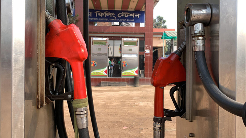 জ্বালানি ঘাটতি ও নিরাপত্তাহীনতায় পেট্রোল পাম্প বন্ধের শঙ্কা জ্বালানি ঘাটতি ও নিরাপত্তাহীনতায় পেট্রোল পাম্প বন্ধের শঙ্কা