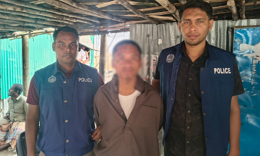 কক্সবাজারে অস্ত্রসহ রোহিঙ্গা যুবক আটক কক্সবাজারে অস্ত্রসহ রোহিঙ্গা যুবক আটক