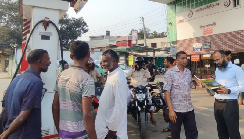 রাজবাড়ীতে ৫টি ফিলিং স্টেশনে জেলা প্রশাসনের বিশেষ অভিযান রাজবাড়ীতে ৫টি ফিলিং স্টেশনে জেলা প্রশাসনের বিশেষ অভিযান