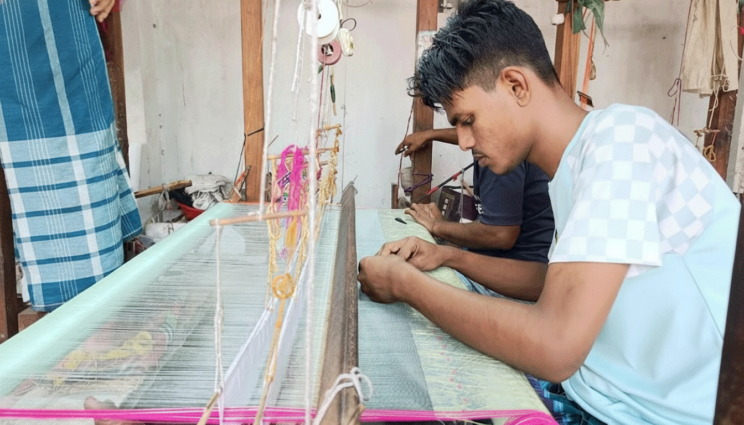 রূপগঞ্জের জামদানি পল্লিতে ১৫০ কোটি টাকা বিক্রির লক্ষ্য, তবে হতাশ তাঁতিরা রূপগঞ্জের জামদানি পল্লিতে ১৫০ কোটি টাকা বিক্রির লক্ষ্য, তবে হতাশ তাঁতিরা
