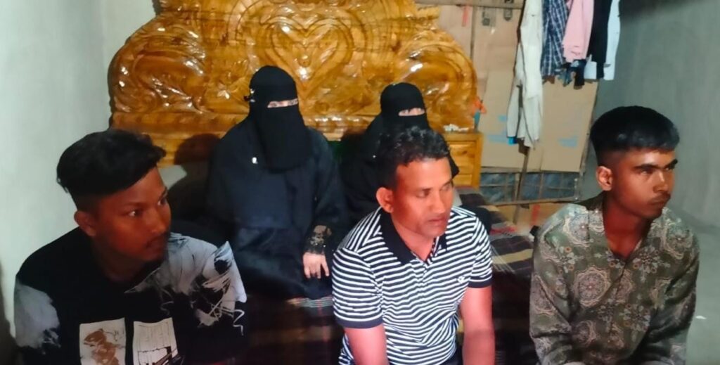 উখিয়ায় ৫ রোহিঙ্গা উদ্ধার, দালাল সন্দেহে আটক ১