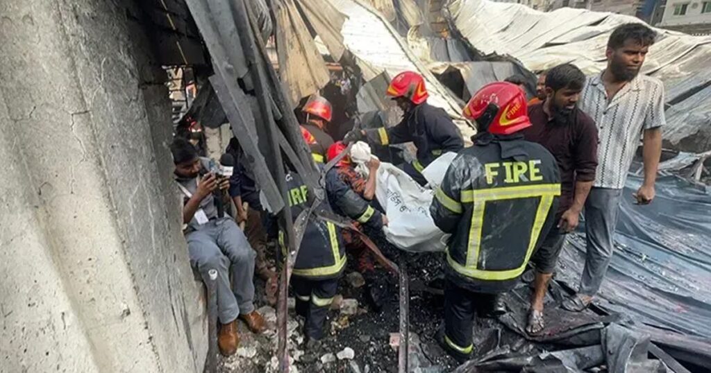 কেরাণীগঞ্জে গ্যাসলাইটার কারখানায় আগুন, ৫ জনের মরদেহ উদ্ধার