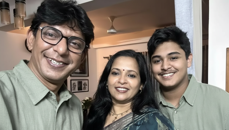 পরিবারকে সঙ্গে নিয়ে ঈদের আনন্দ ভাগ করে নিলেন চঞ্চল চৌধুরী পরিবারকে সঙ্গে নিয়ে ঈদের আনন্দ ভাগ করে নিলেন চঞ্চল চৌধুরী