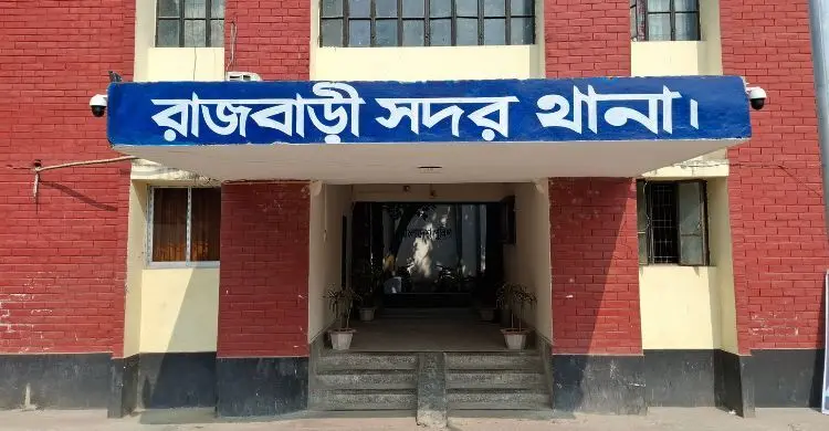 সন্তান জন্মের অপেক্ষায় ছিল পরিবার, এক বজ্রপাতেই সব শেষ! সন্তান জন্মের অপেক্ষায় ছিল পরিবার, এক বজ্রপাতেই সব শেষ!