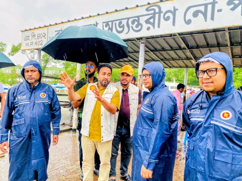 বৈরী আবহাওয়ায় মহেশখালী-কক্সবাজার নৌপথে সি-ট্রাক চলাচল বন্ধ বৈরী আবহাওয়ায় মহেশখালী-কক্সবাজার নৌপথে সি-ট্রাক চলাচল বন্ধ