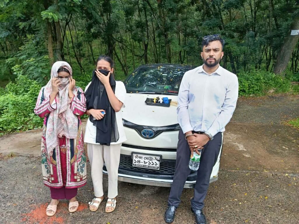 স্বরাষ্ট্র মন্ত্রণালয়ের স্টিকারযুক্ত গাড়িতে ইয়াবা পাচার! রামুতে আটক ৩