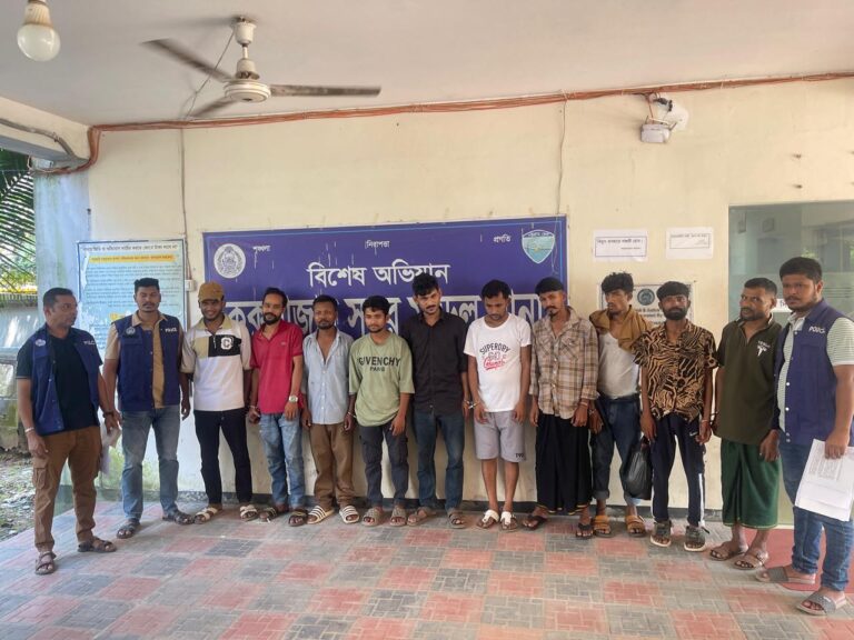 কক্সবাজারে পুলিশের অভিযানে ১১ জন গ্রেপ্তার