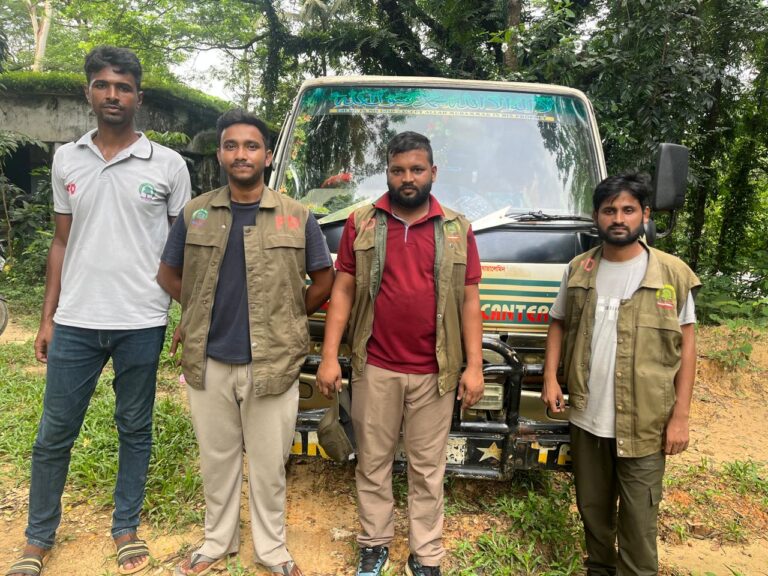 উখিয়ায় পাহাড় কাটার সময় বনবিভাগের অভিযানে ডাম্পার জব্দ