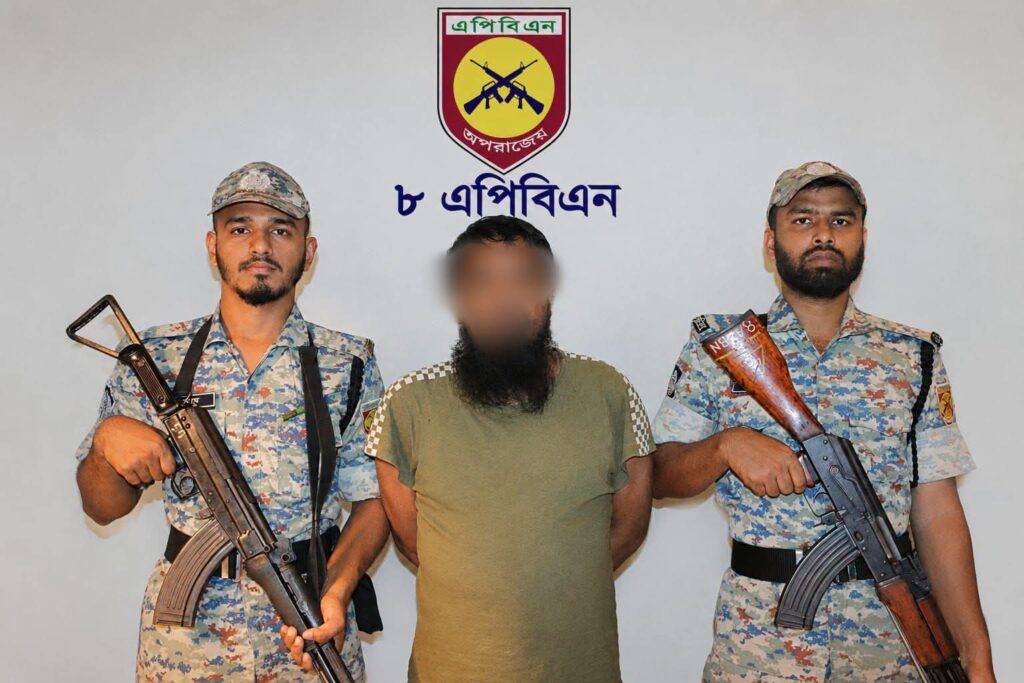 রোহিঙ্গা ক্যাম্পের সন্ত্রাসী সংগঠন ‘ইসলামী মাহাজ’-এর প্রধান ফের আটক