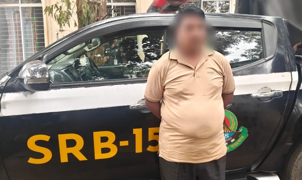 এসআরবি’র অভিযানে হত্যা ও অস্ত্রসহ ৯ মামলার পরোয়ানাভুক্ত আসামি মাবুদ গ্রেফতার