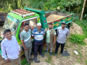 উখিয়ায় পাহাড়ি মাটিসহ ডাম্পার জব্দ, আটক ১