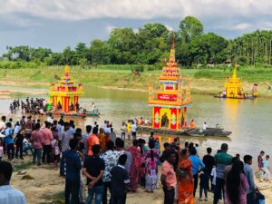 রামুতে প্রবারণা পূর্ণিমা: আকাশে ফানুস, বাঁকখালী নদীতে কল্পজাহাজ, ২০১২ সালের হামলার বিচার দাবি
