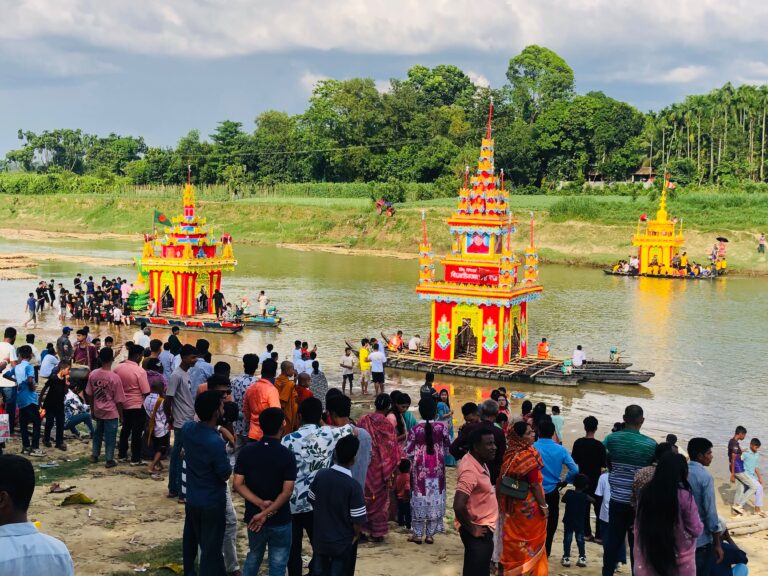 রামুতে প্রবারণা পূর্ণিমা: আকাশে ফানুস, বাঁকখালী নদীতে কল্পজাহাজ, ২০১২ সালের হামলার বিচার দাবি