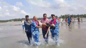 ইনানী সৈকতে গোসলে নেমে মাদরাসাছাত্রের মৃত্যু, উদ্ধার ১৫ জন