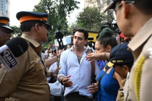 ইমরান খানকে ভারত ছাড়ার নির্দেশ, হাইকোর্টে যাওয়ার সিদ্ধান্ত অভিনেতার