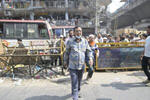গুলিস্তান-সদরঘাট সড়কে বসতে পারবে না হকার, ফুটপাত থেকে শতাধিক দোকান উচ্ছেদ