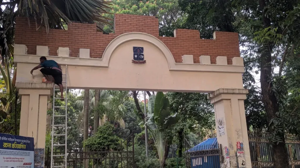 ঢাকা বিশ্ববিদ্যালয়: মুজিব হলের গেট থেকে ‘শহীদ ওসমান হাদি’ নাম সরিয়ে পুরনো নামফলক পুনঃস্থাপন ঢাকা বিশ্ববিদ্যালয়: মুজিব হলের গেট থেকে ‘শহীদ ওসমান হাদি’ নাম সরিয়ে পুরনো নামফলক পুনঃস্থাপন