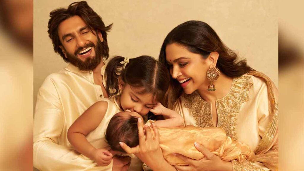 দ্বিতীয় কন্যাকে প্রকাশ্যে আনলেন দীপিকা-রণবীর, নাম রাখলেন ‘দেবী’ দ্বিতীয় কন্যাকে প্রকাশ্যে আনলেন দীপিকা-রণবীর, নাম রাখলেন ‘দেবী’