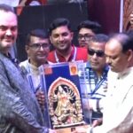 বাংলাদেশে প্রথম দুর্গাপূজায় আমি মুগ্ধ: মার্কিন রাষ্ট্রদূত ক্রিস্টেনসেন বাংলাদেশে প্রথম দুর্গাপূজায় আমি মুগ্ধ: মার্কিন রাষ্ট্রদূত ক্রিস্টেনসেন