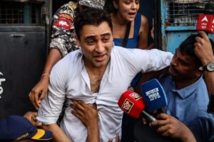ভারত ছাড়ার’ নির্দেশে সাময়িক স্বস্তি পেলেন বলিউড অভিনেতা ইমরান খান